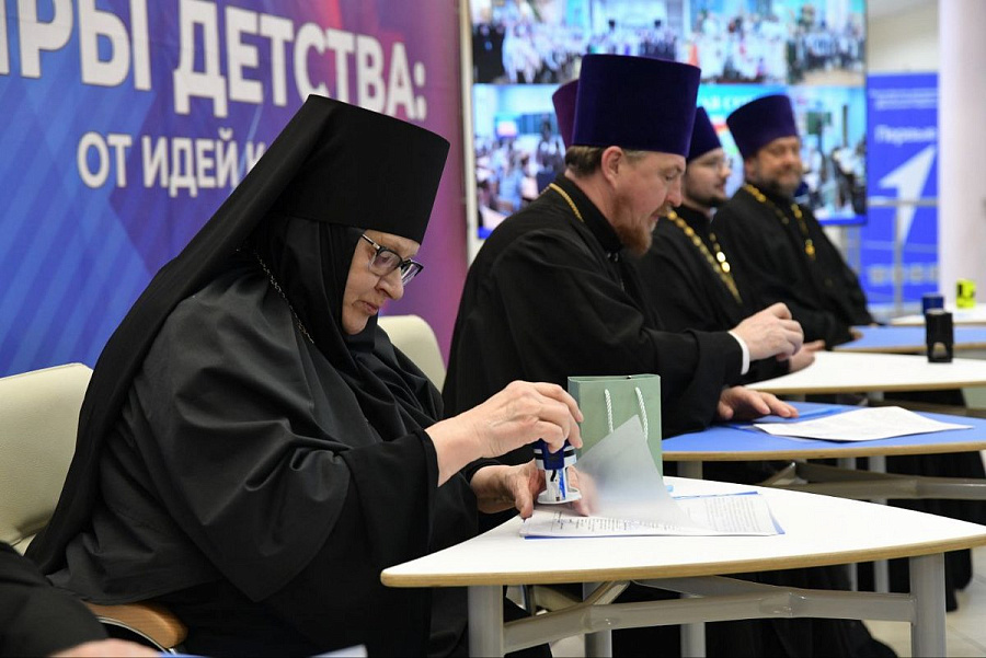 Подписание соглашений о сотрудничестве между учреждениями образования и благочиниями Дмитровского городского округа